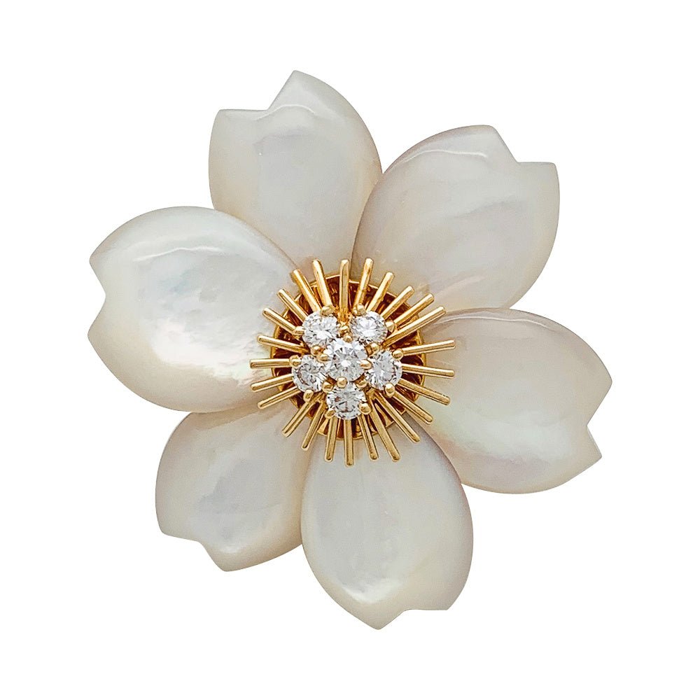 Broche Van Cleef & Arpels " Rose de Noël" en or jaune, diamants et nacre - Castafiore