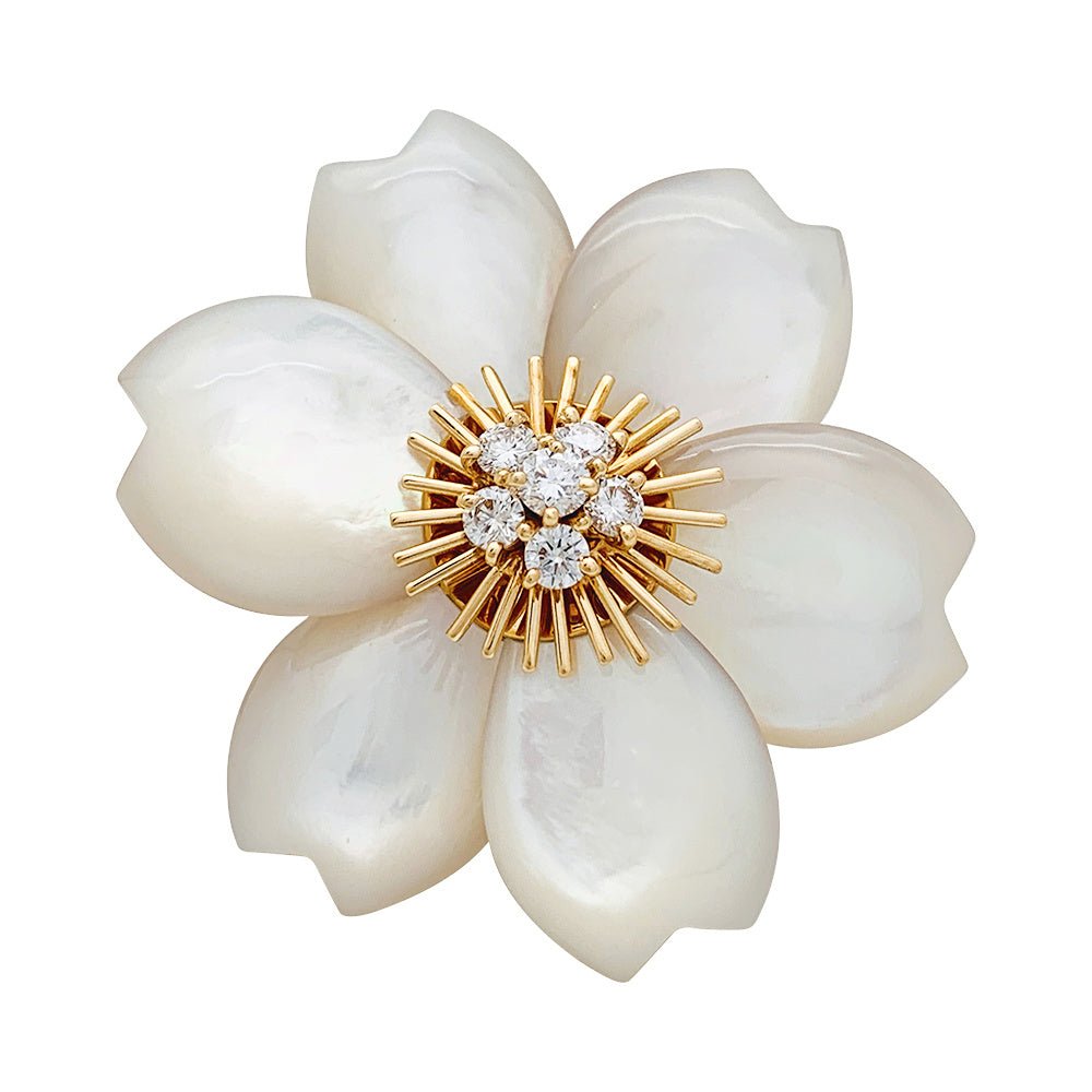 Broche Van Cleef & Arpels " Rose de Noël" en or jaune, diamants et nacre - Castafiore