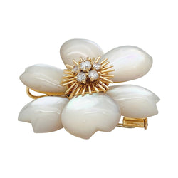 Broche Van Cleef & Arpels " Rose de Noël" en or jaune, diamants et nacre - Castafiore