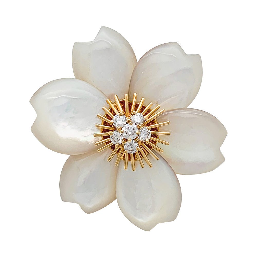 Broche Van Cleef & Arpels " Rose de Noël" en or jaune, diamants et nacre - Castafiore