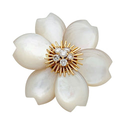 Broche Van Cleef & Arpels " Rose de Noël" en or jaune, diamants et nacre - Castafiore