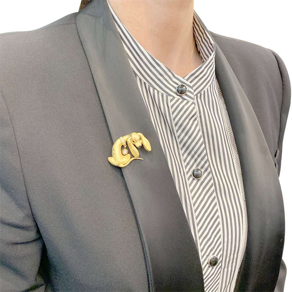 Broche vintage "Teckel", or jaune, diamants - Castafiore