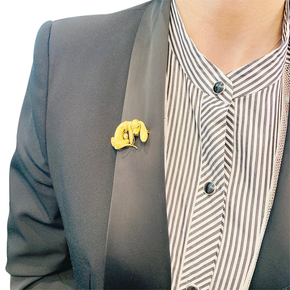 Broche vintage "Teckel", or jaune, diamants - Castafiore