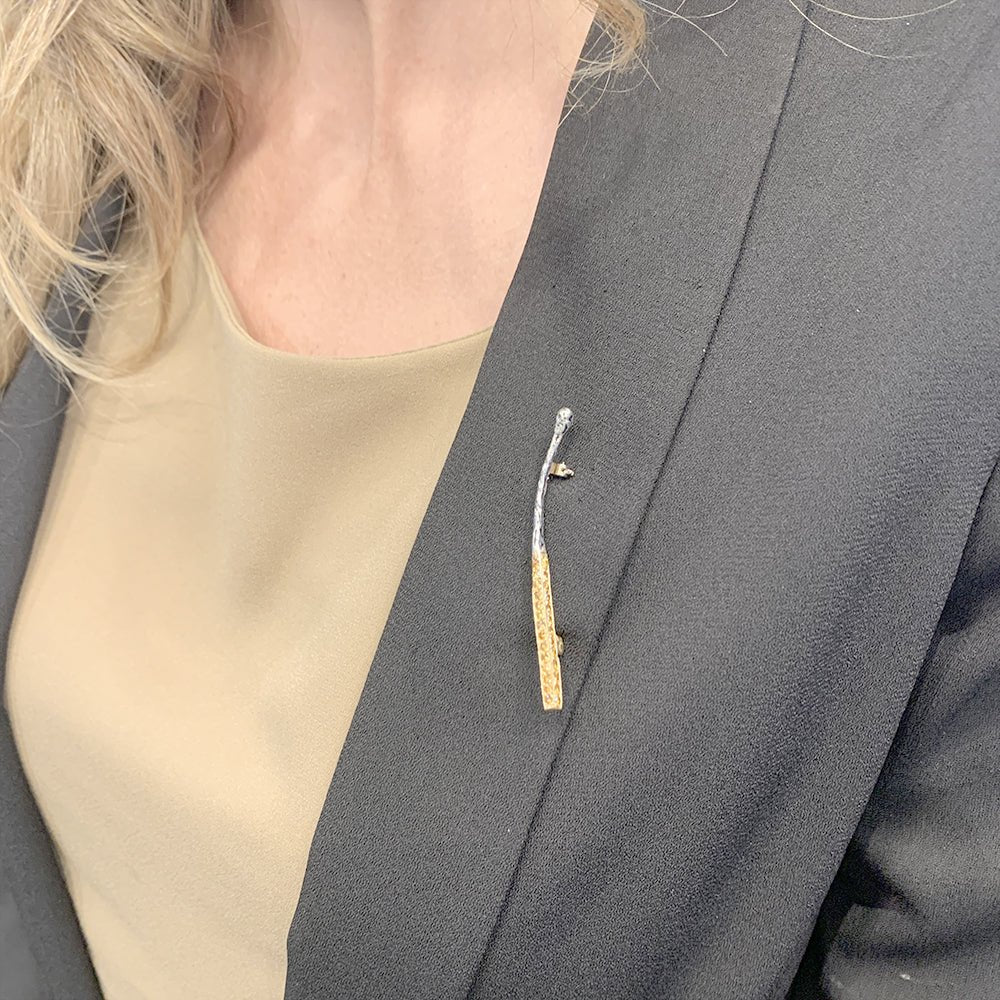 Broche Yuri Kuper, "Allumette", en or, argent et diamants - Castafiore