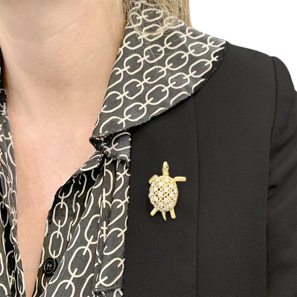 BrocheCARTIER "Tortue", or jaune et diamants. - Castafiore