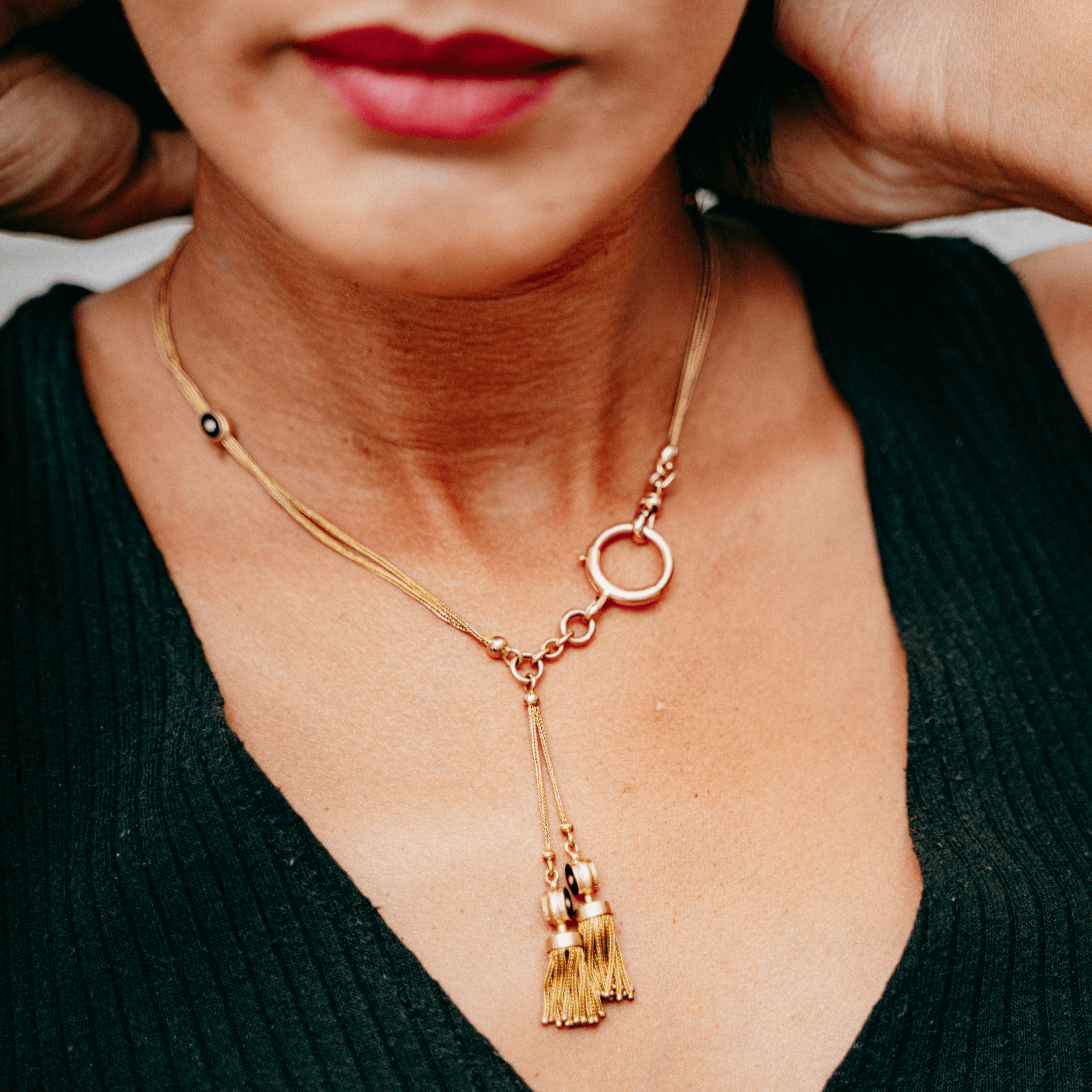 Chaîne giletière en or jaune, onyx et perles fines pompons