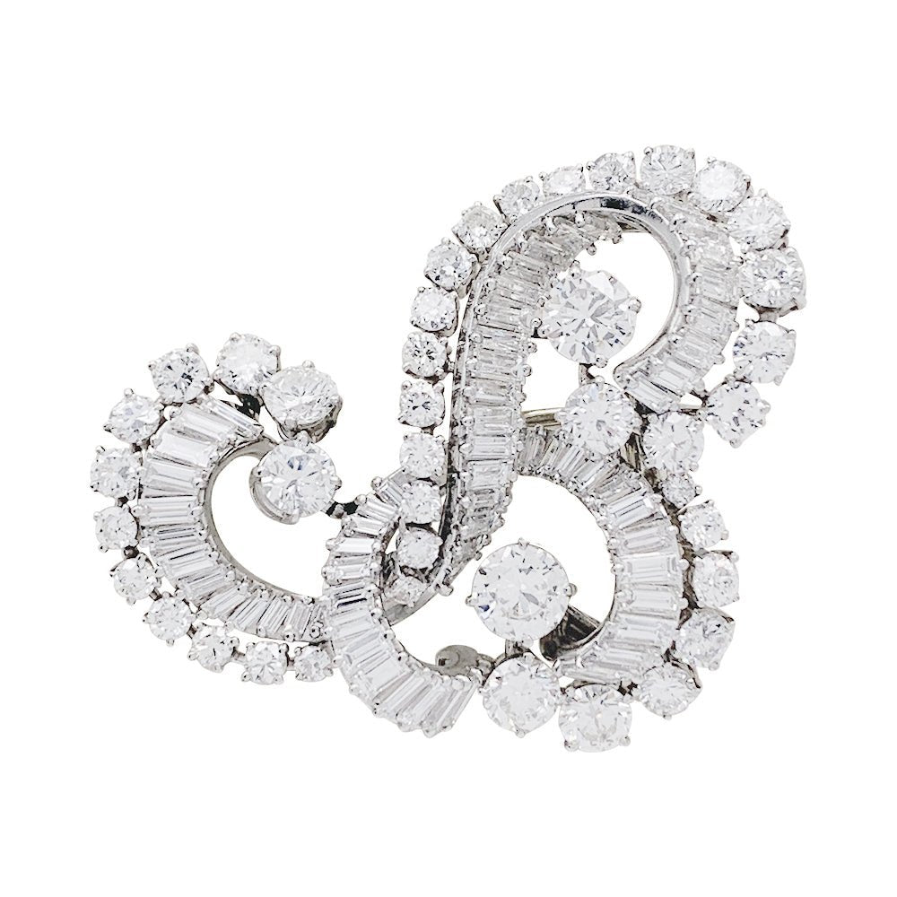 Clip J.Lacloche, "Volutes", platine, or blanc, diamants - Castafiore