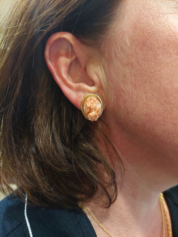 Clips anciens en or jaune et corail - Castafiore