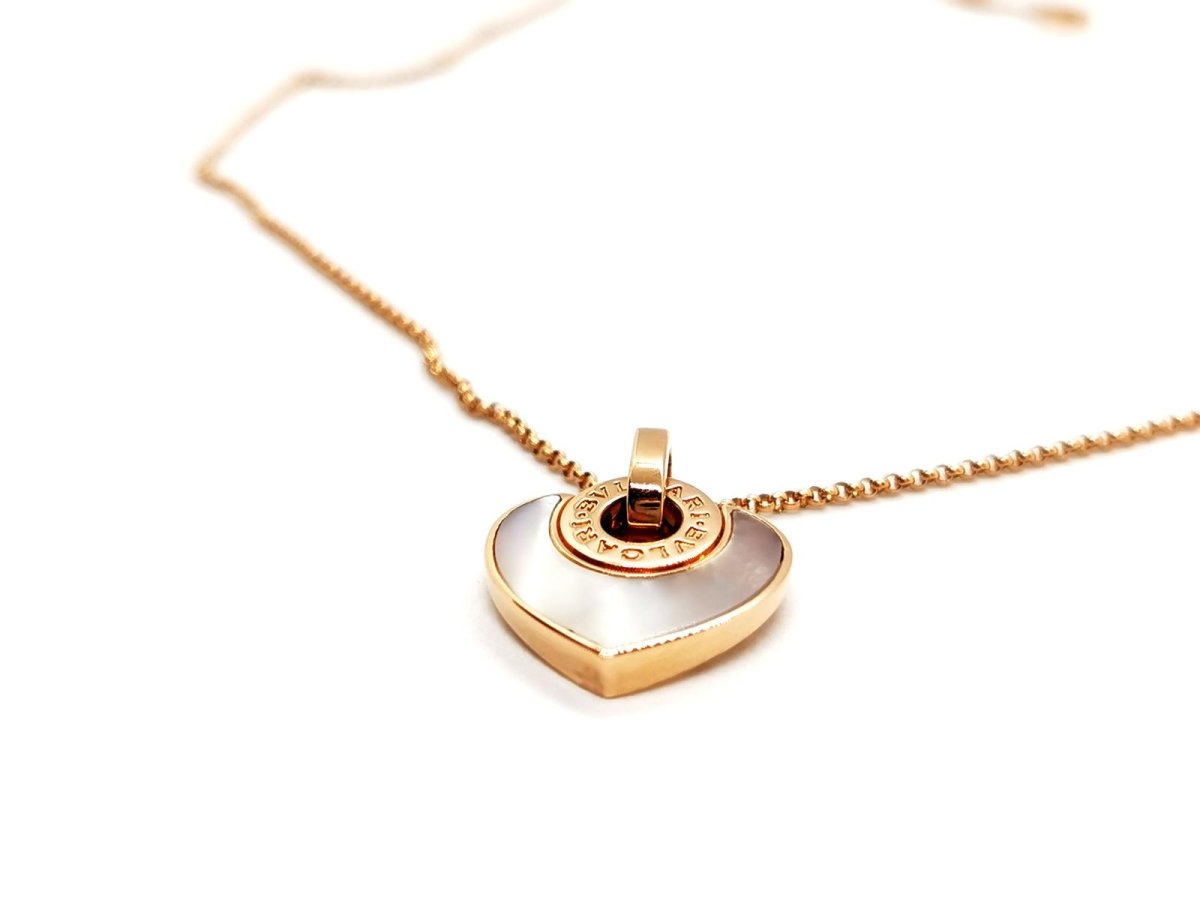 Collier BULGARI "Cuore" en or rose et nacre - Castafiore