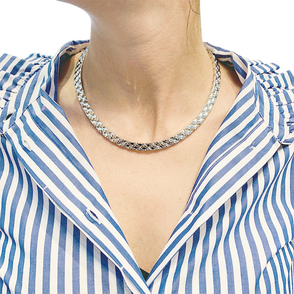 Collier CHANEL "Matelassé" en or blanc - Castafiore