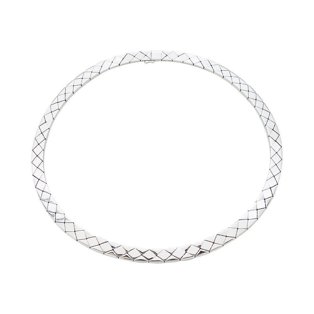 Collier CHANEL "Matelassé" en or blanc - Castafiore