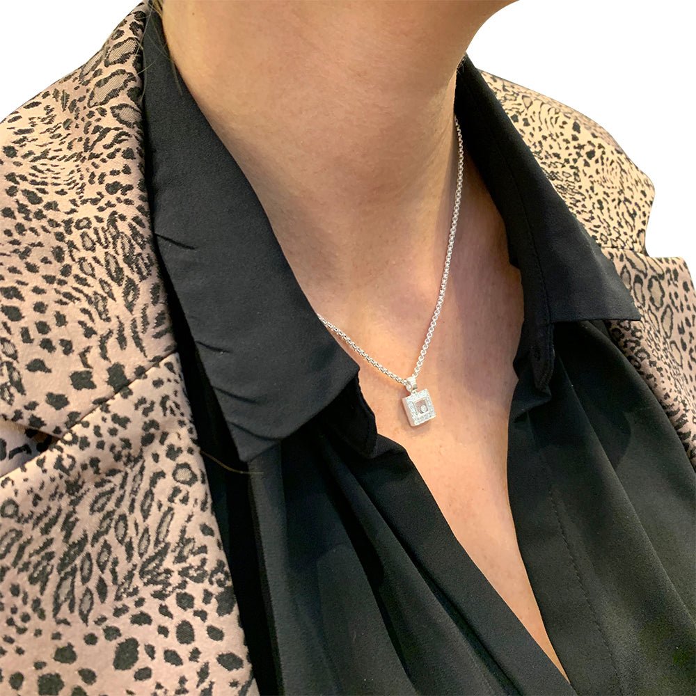 Collier CHOPARD "Happy Diamonds" en or blanc et diamants - Castafiore