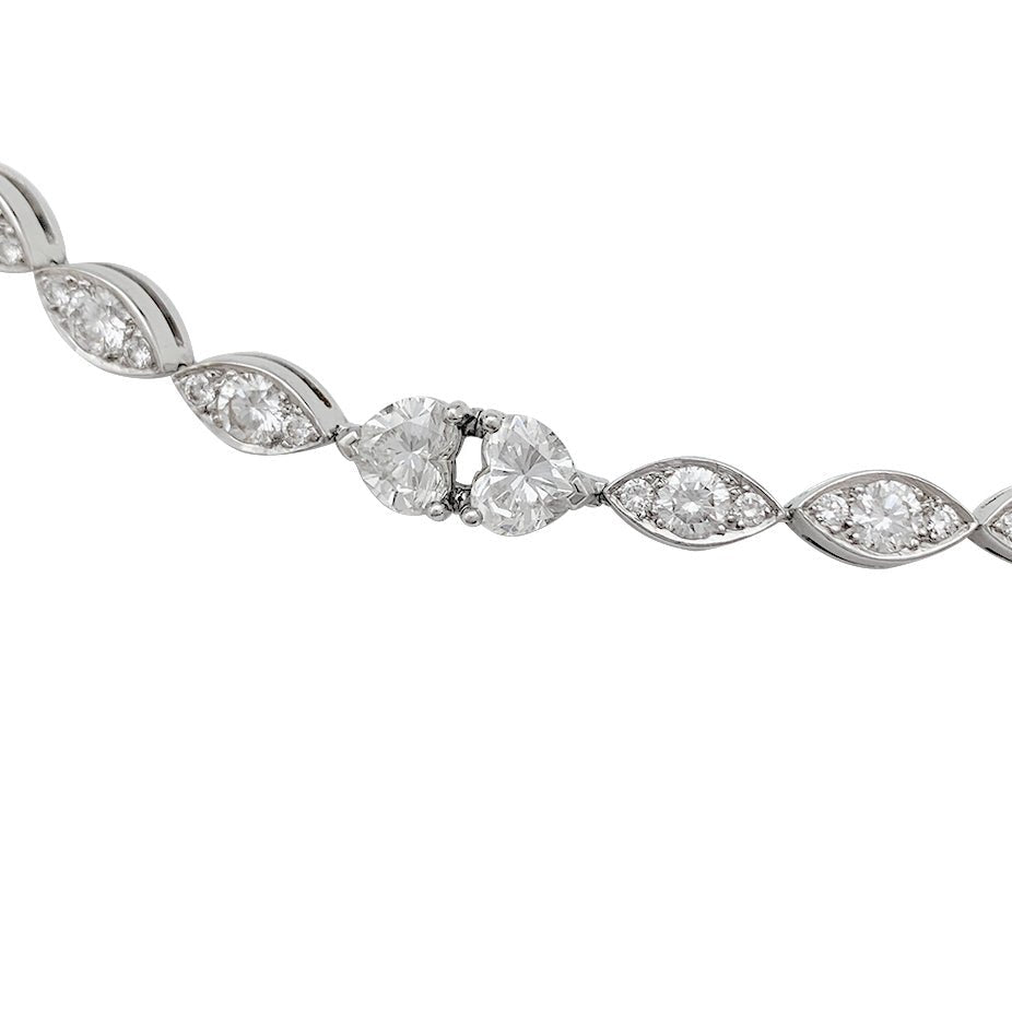 Collier cravate CARTIER, "Amour", or blanc, diamants, perle de Tahiti - Castafiore
