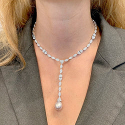 Collier cravate CARTIER, "Amour", or blanc, diamants, perle de Tahiti - Castafiore