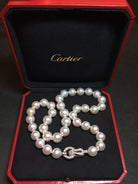 Collier de perles CARTIER collection "Agrafe", fermoir en or blanc et diamants - Castafiore