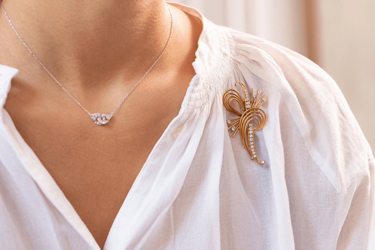 Collier en or blanc 18 carats modèle Menottes R8, DINH VAN - Castafiore