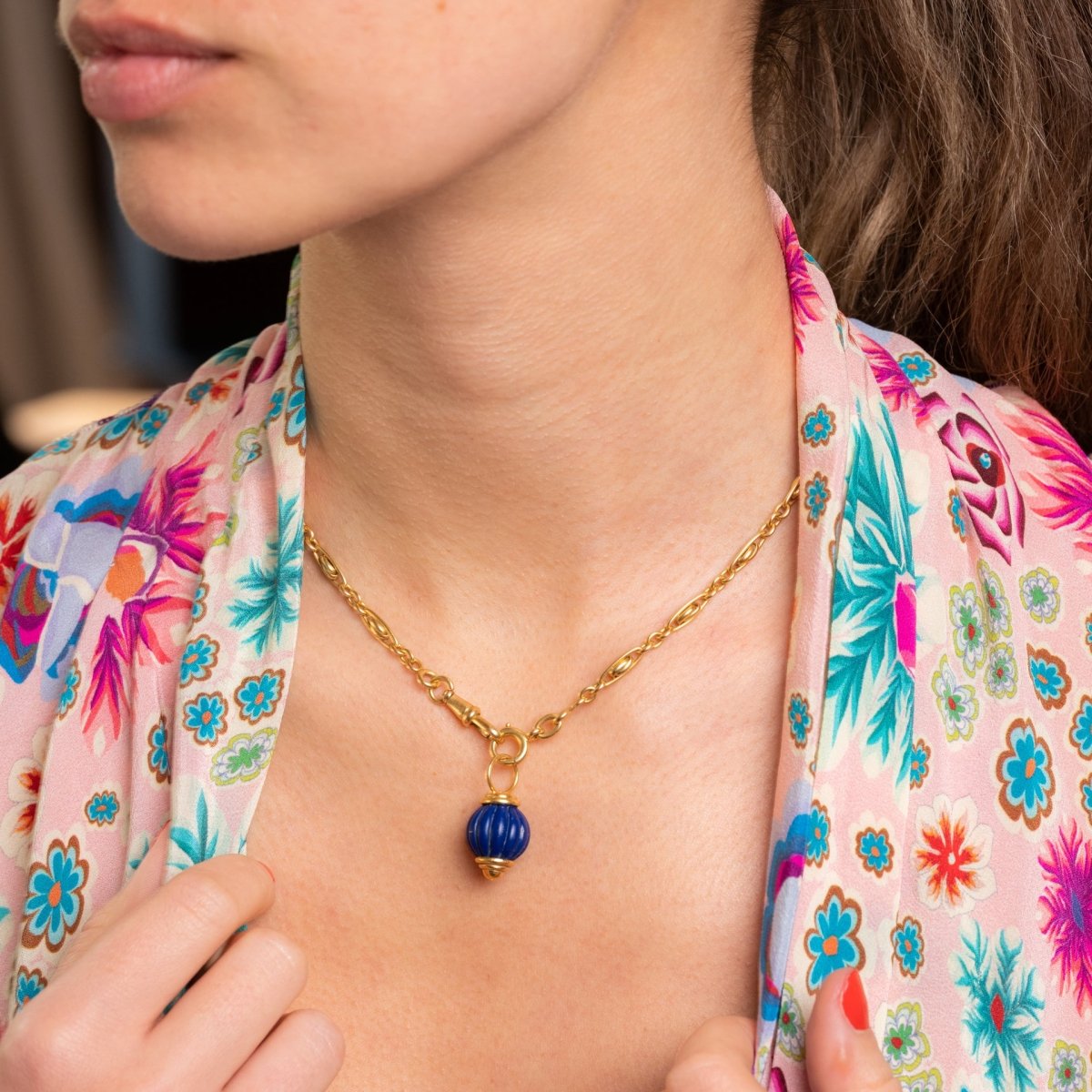 Collier en or jaune avec pendentif en lapis lazuli - Castafiore