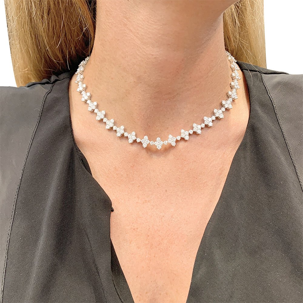 Collier fleurettes en or blanc et diamants - Castafiore