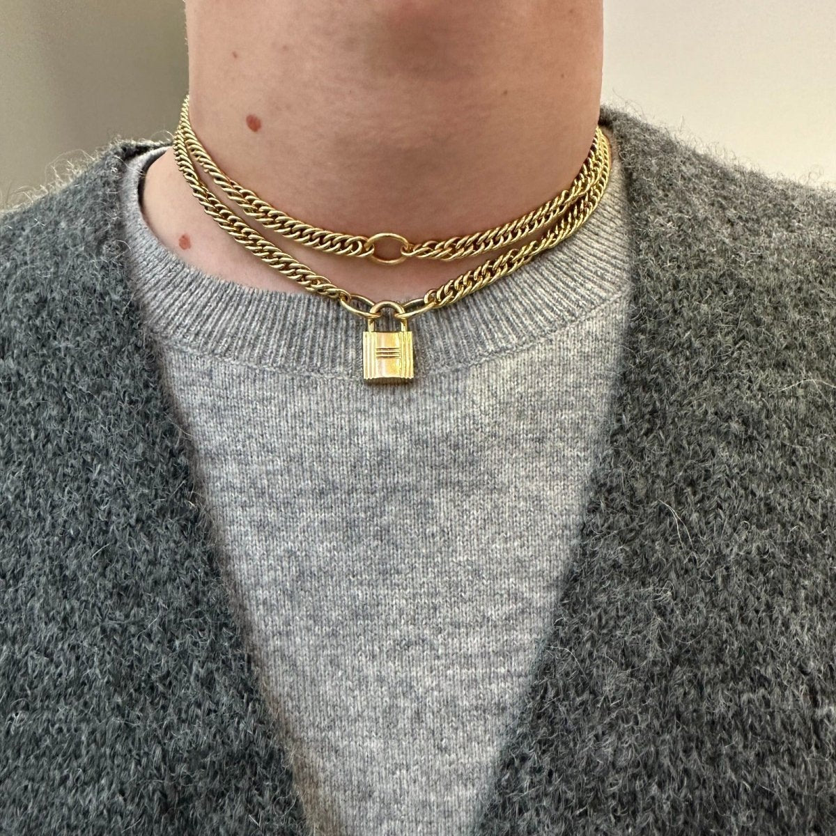 Collier HERMÈS en or jaune et cadenas - Castafiore