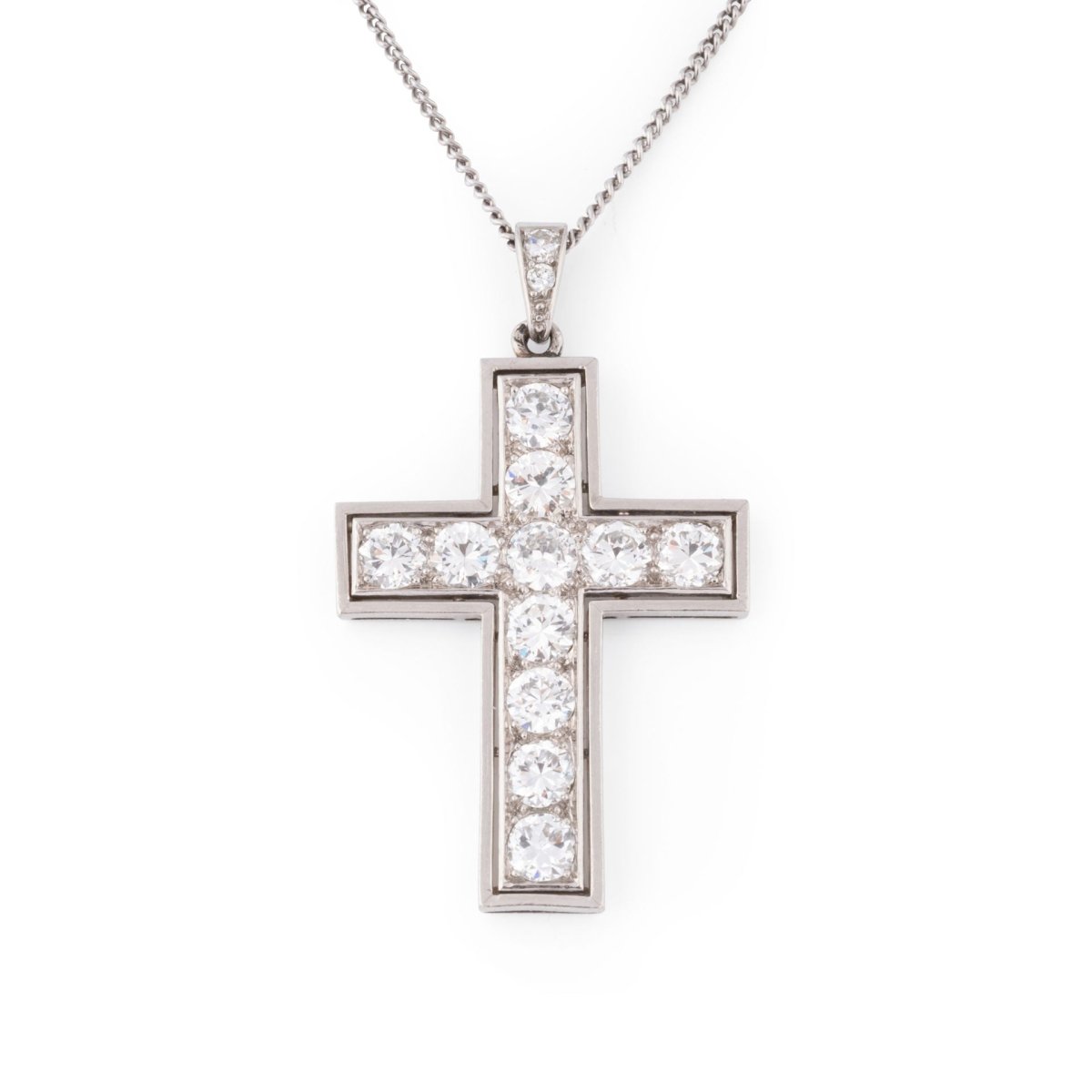 Collier or blanc avec pendentif croix Art Déco en platine et diamants - Castafiore