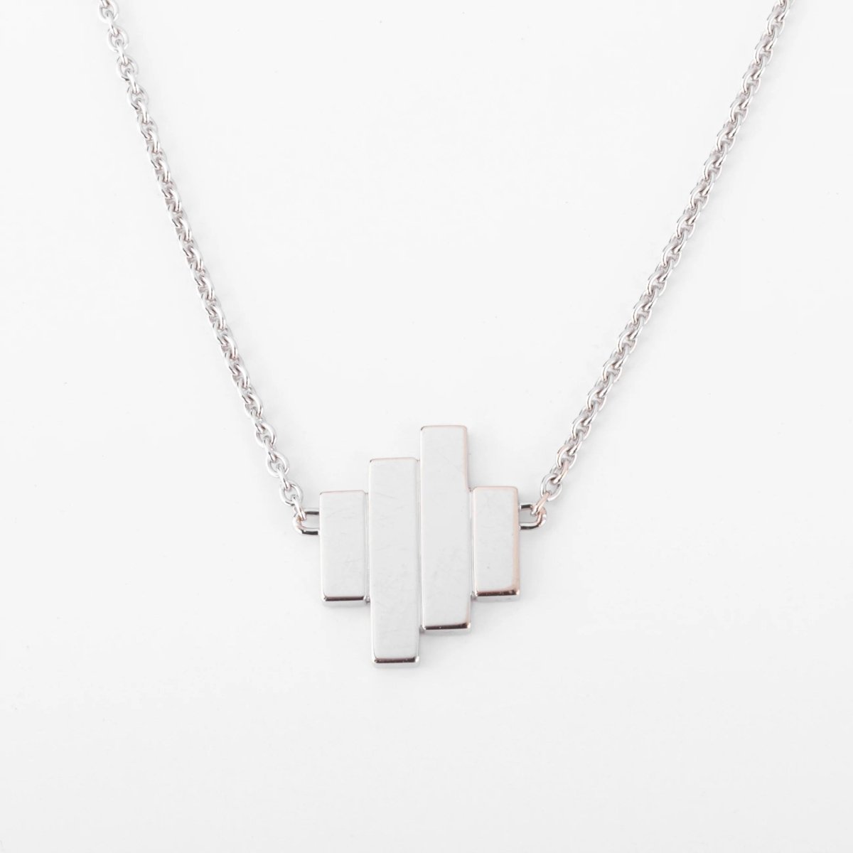 Collier or gris et diamants de la maison Dinh Van - Castafiore