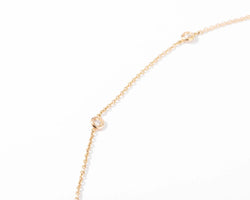 Collier or jaune intercalé de 9 diamants sur maille forçat en sertis clos. - Castafiore