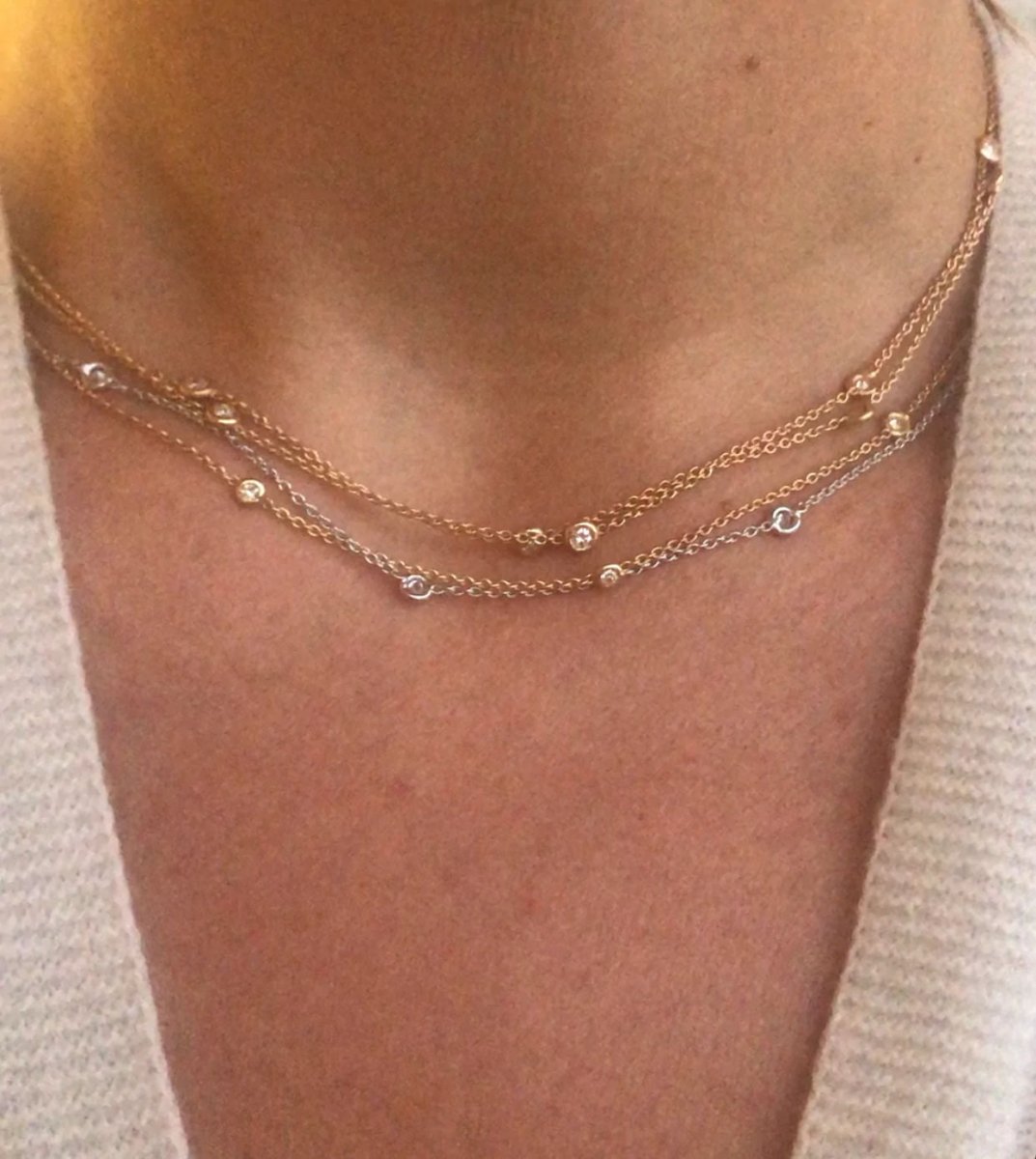Collier or jaune intercalé de 9 diamants sur maille forçat en sertis clos. - Castafiore