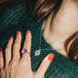 Collier Pendentif CARTIER "Himalia" en or blanc et diamants - Castafiore