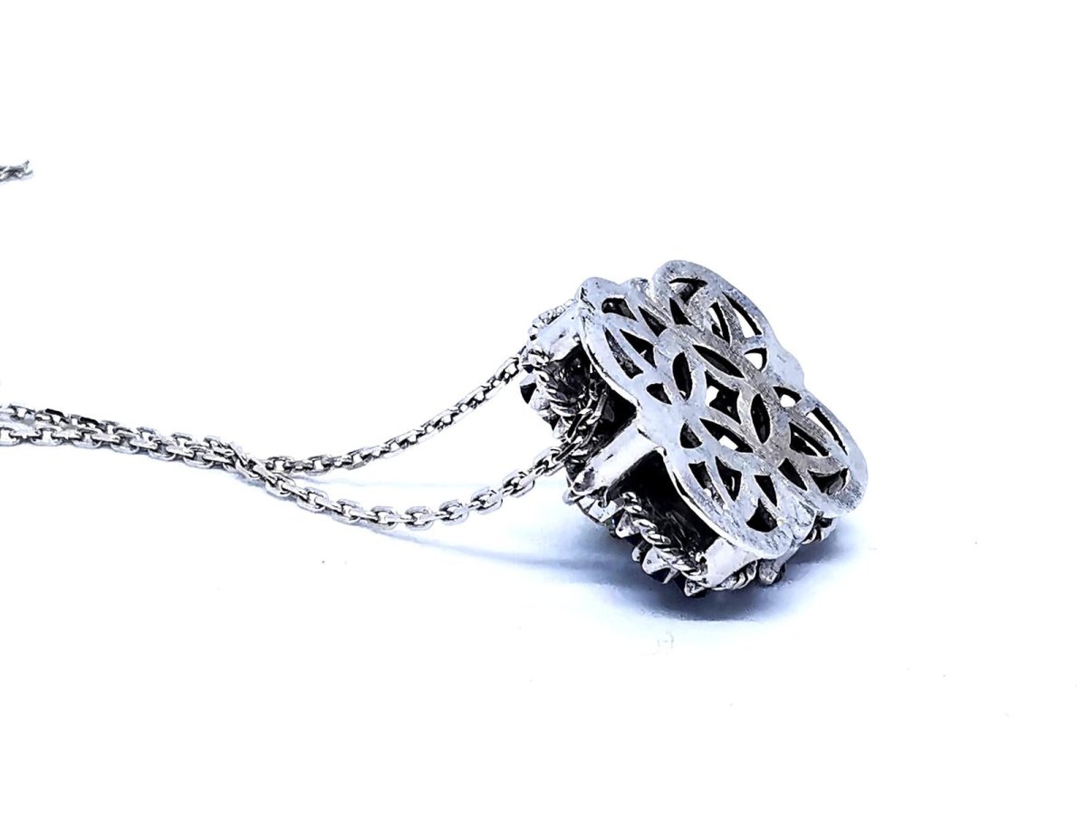 Collier Pendentif en or blanc, saphirs et diamants - Castafiore