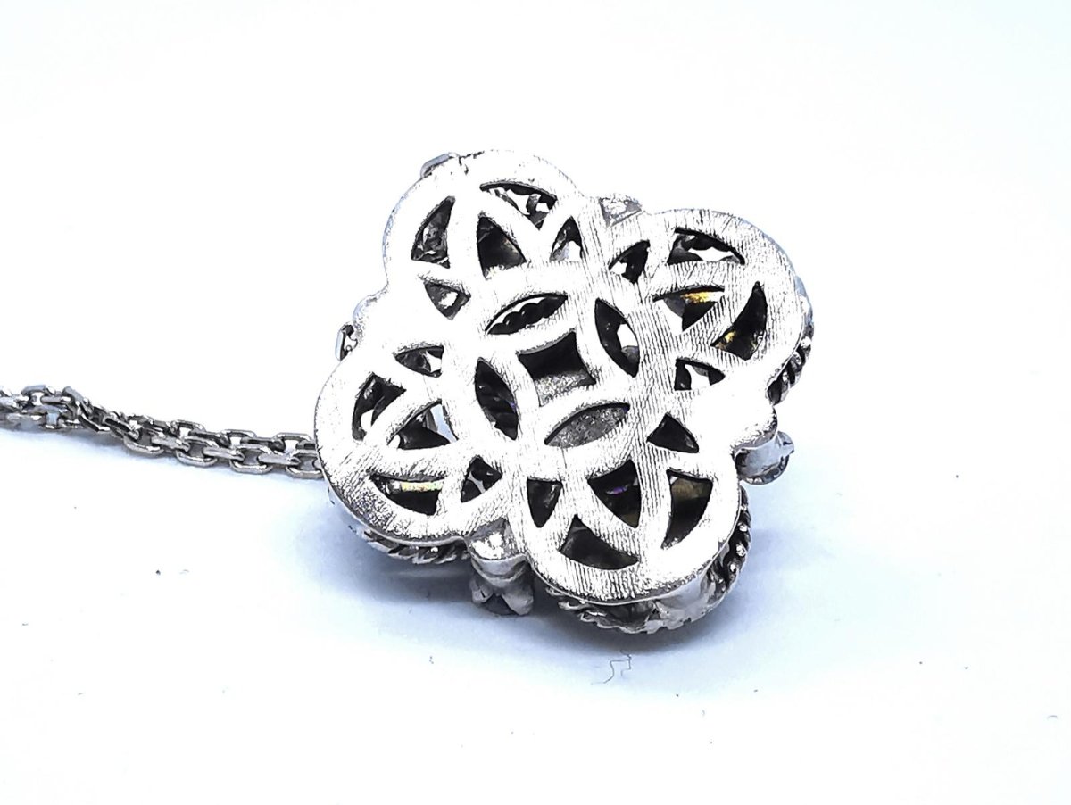 Collier Pendentif en or blanc, saphirs et diamants - Castafiore