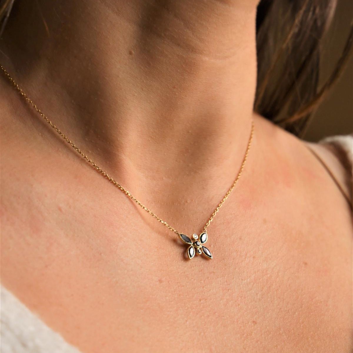 Collier Pendentif en or jaune, saphirs et diamant - Castafiore