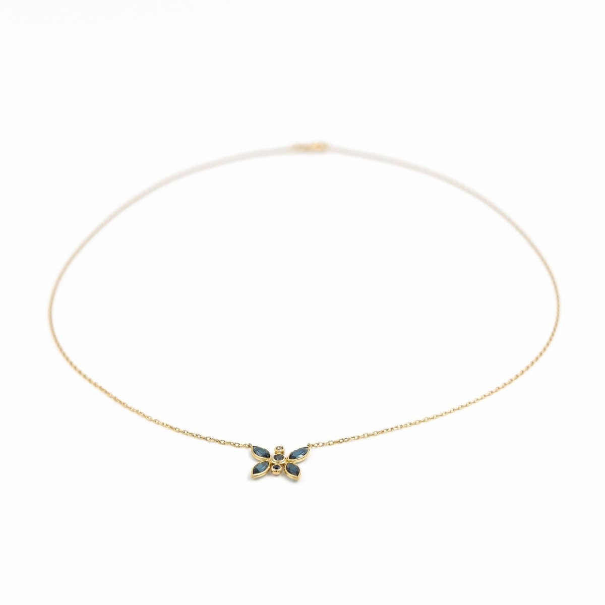 Collier Pendentif en or jaune, saphirs et diamant - Castafiore