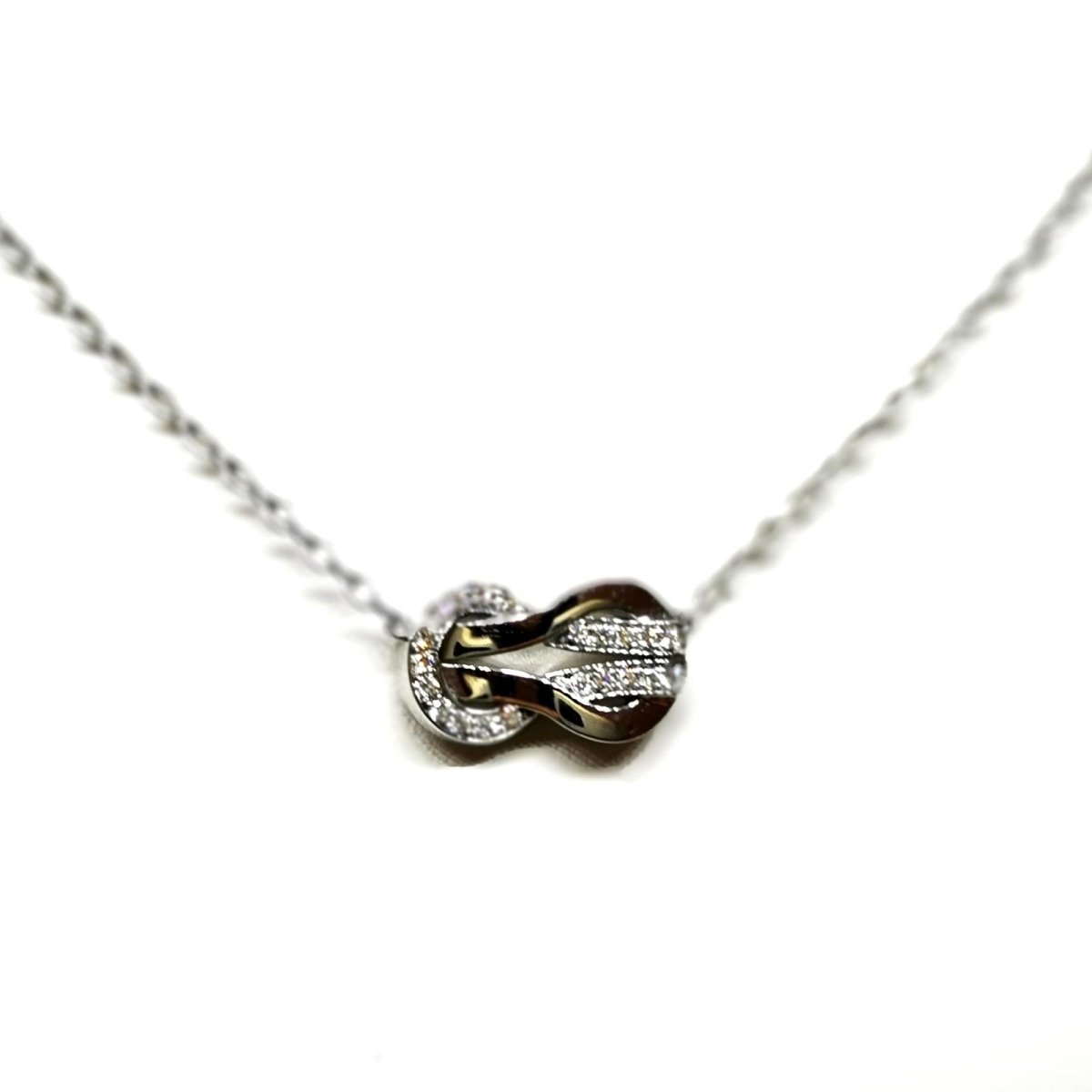 Collier Pendentif FRED Chance infinie, en or blanc et diamants - Castafiore