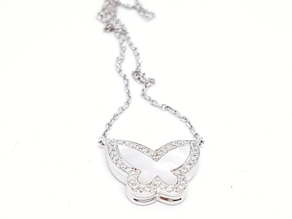 Collier Pendentif papillon en or blanc, nacre et diamant - Castafiore