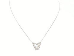 Collier Pendentif papillon en or blanc, nacre et diamant - Castafiore