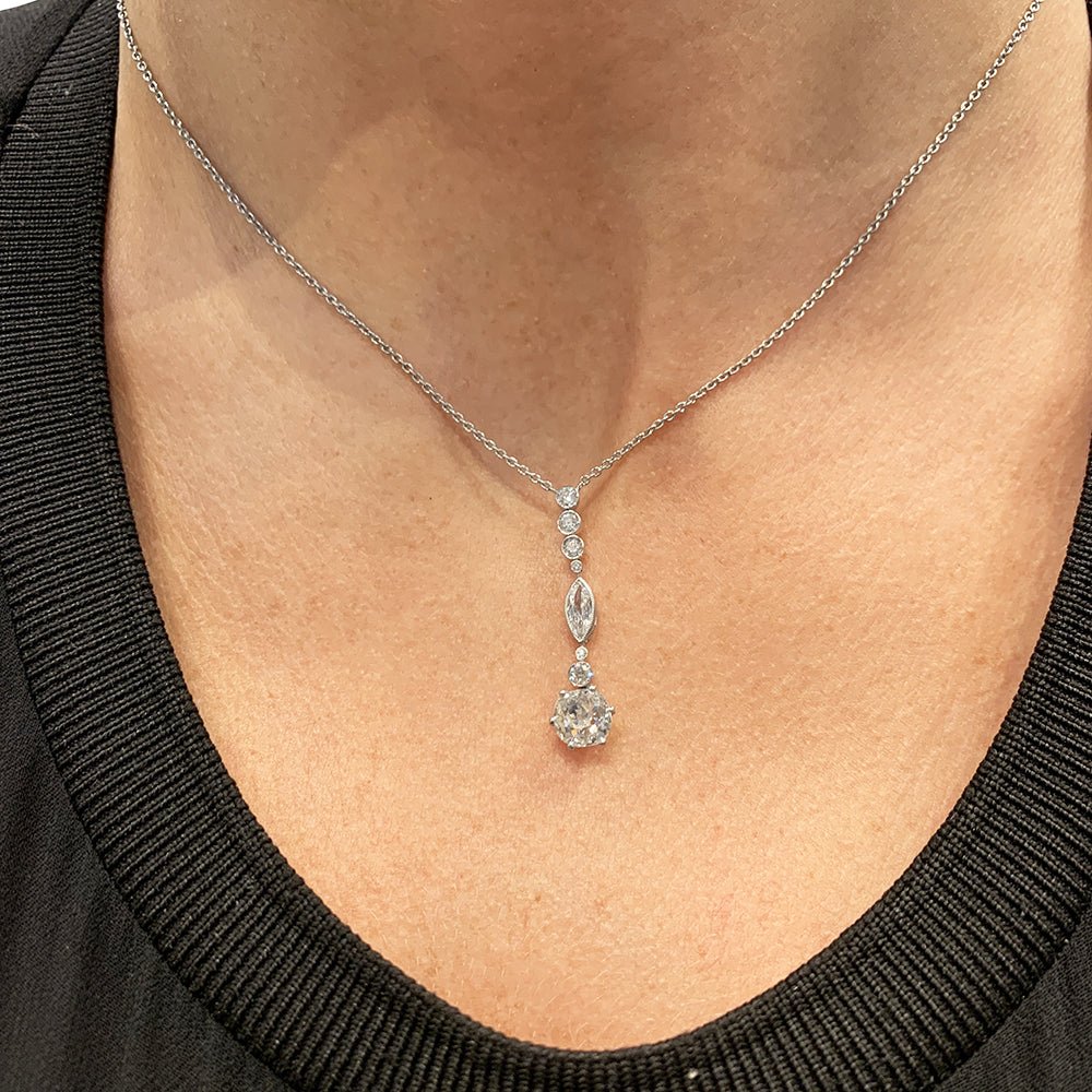 Collier style Art Déco en or blanc platine et diamants - Castafiore