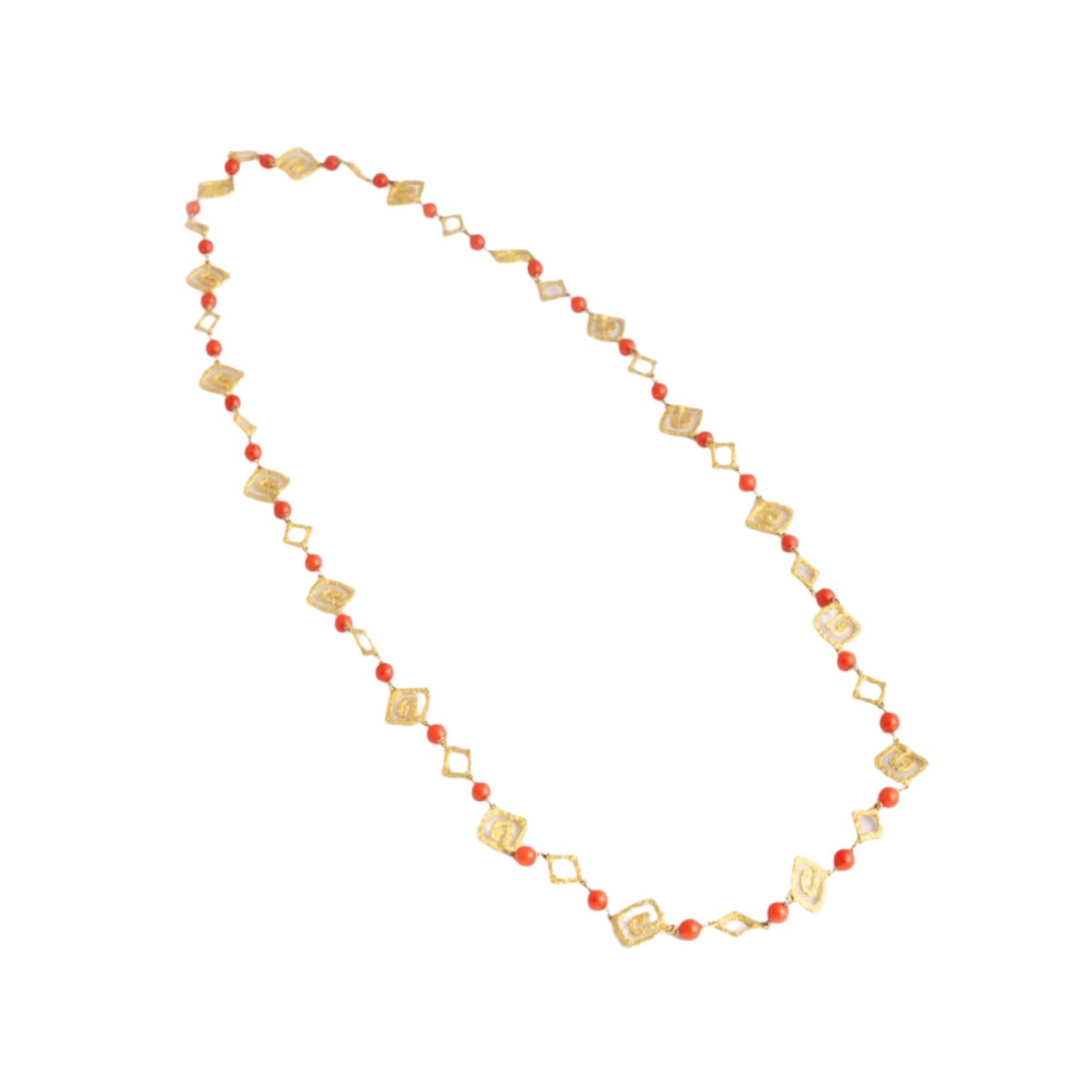 Collier TABBAH composé de maillons or jaune et perles de corail signé - Castafiore