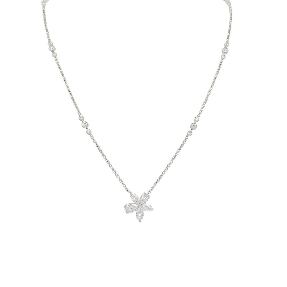 Collier Tiffany & Co., "Victoria, pendentif en corolle de fleur", platine, diamants - Castafiore