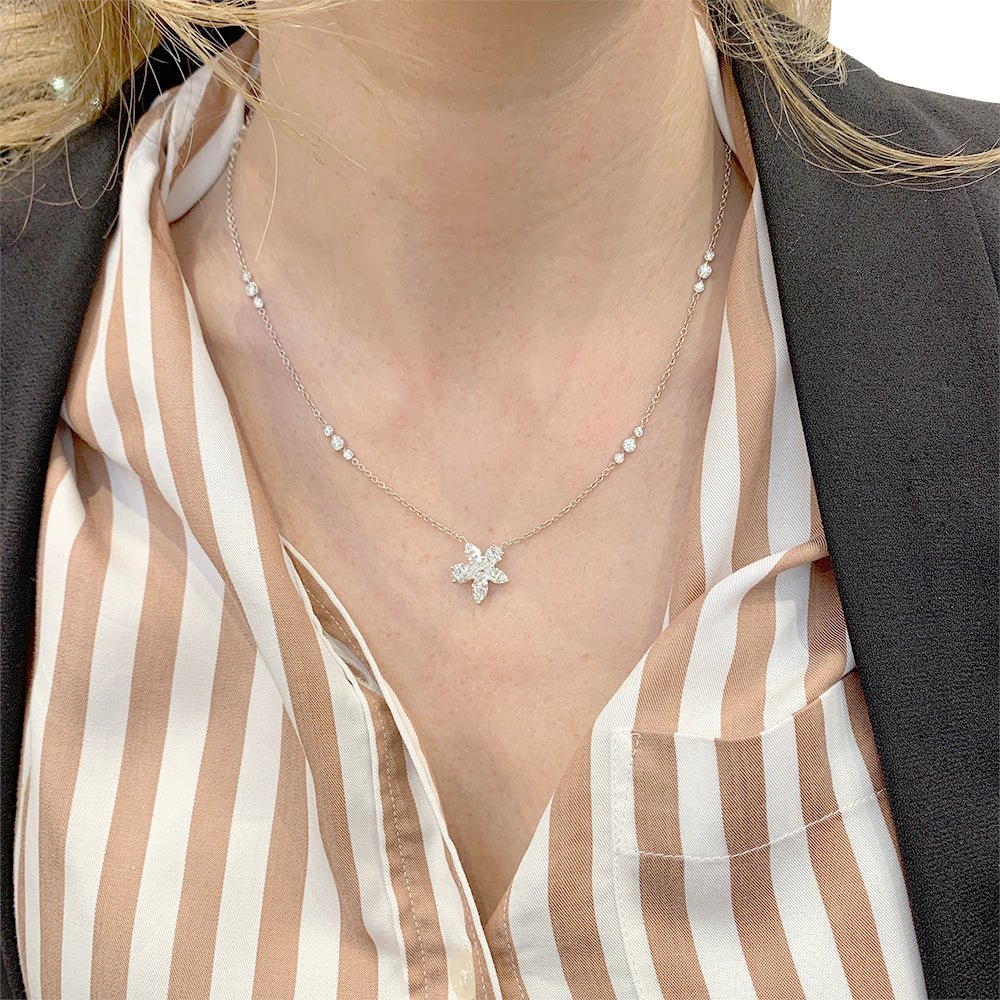 Collier Tiffany & Co., "Victoria, pendentif en corolle de fleur", platine, diamants - Castafiore