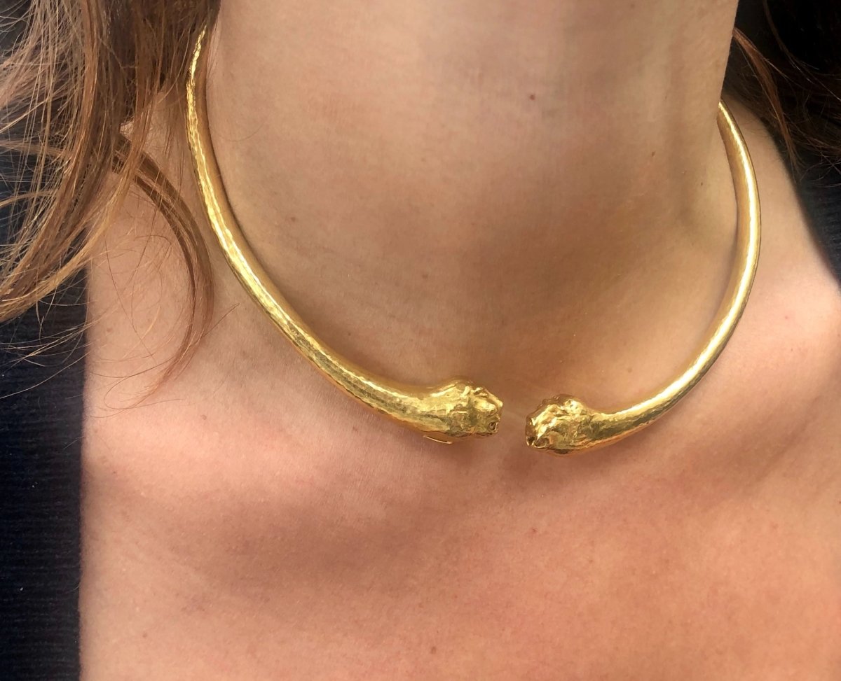 Collier torque de la maison Zolotas en or jaune martelé - Castafiore