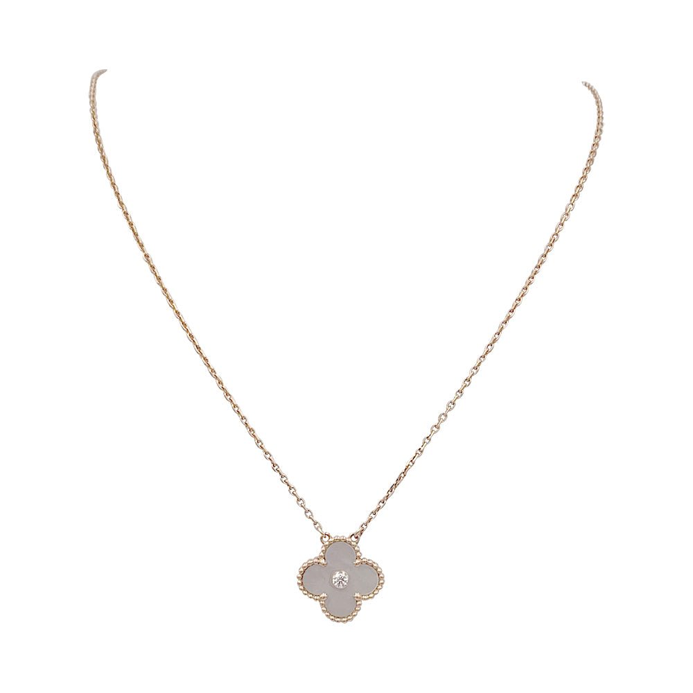 Collier Van Cleef & Arpels, "Alhambra", or rose, nacre - Castafiore
