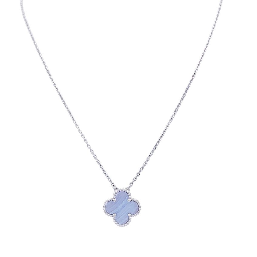 Collier Van Cleef & Arpels, "Vintage Alhambra", or blanc, calcédoine - Castafiore