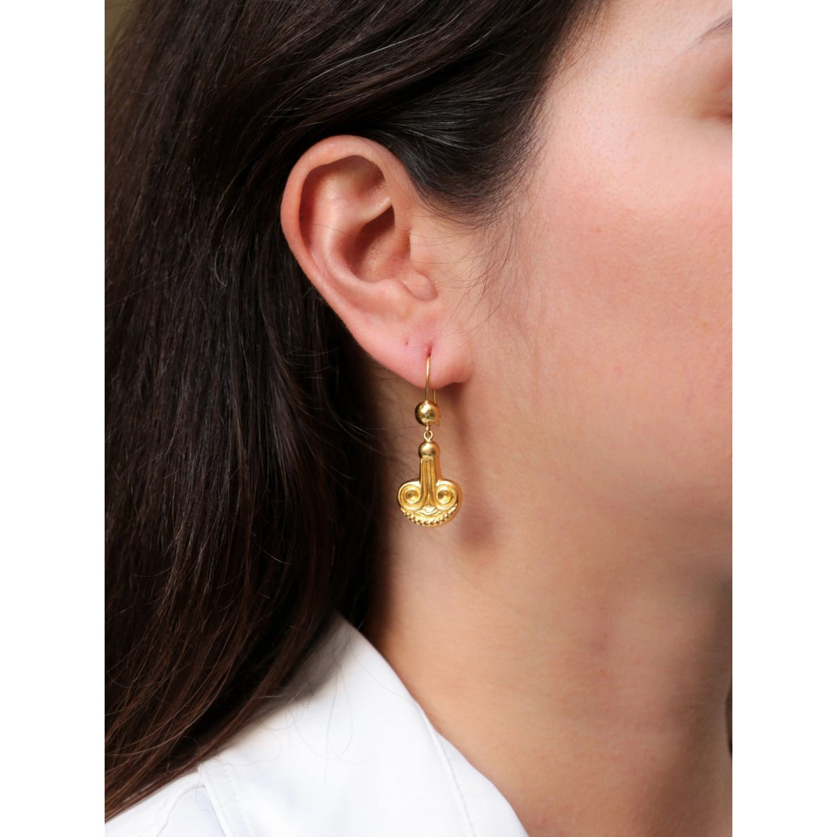 LALAOUNIS - Paire de boucles d’oreilles dormeuses en or jaune - Castafiore