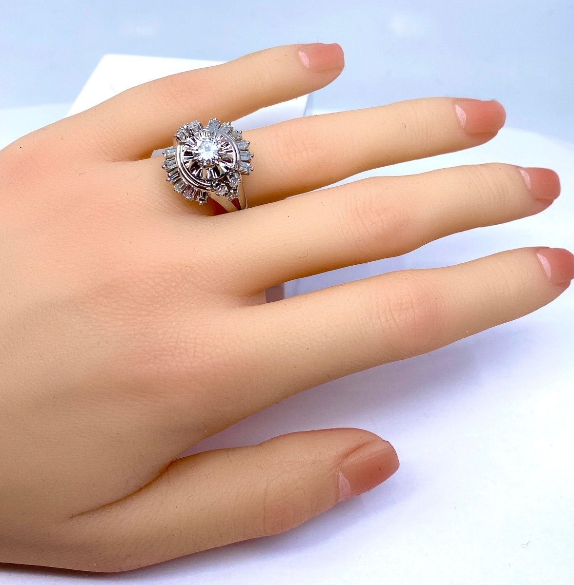Magnifique bague en platine en diamants baguettes et diamants ronds . - Castafiore