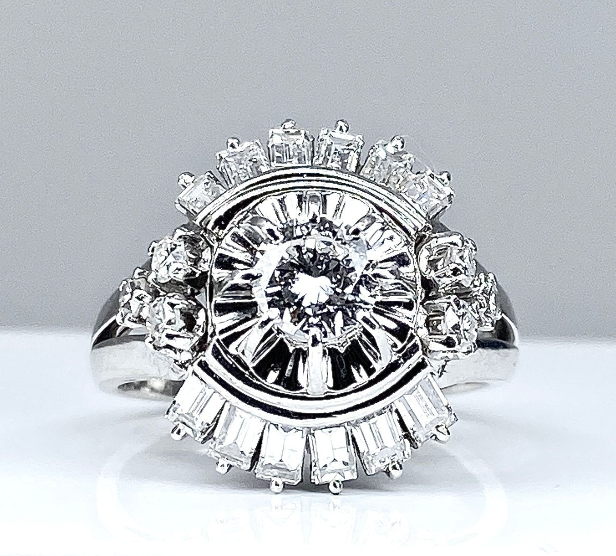 Magnifique bague en platine en diamants baguettes et diamants ronds . - Castafiore