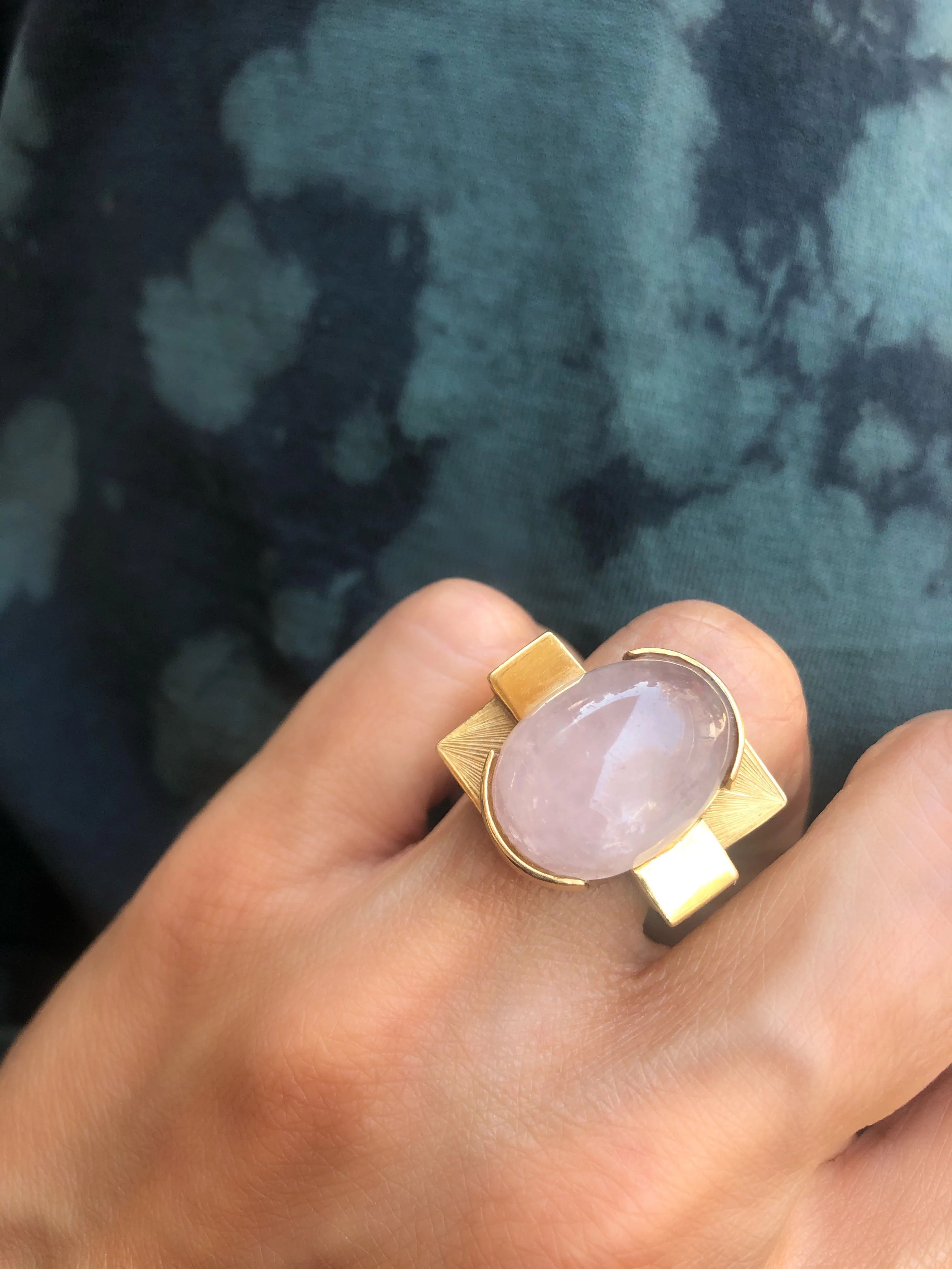 Geometric yellow gold ring adorned with a pink quartz