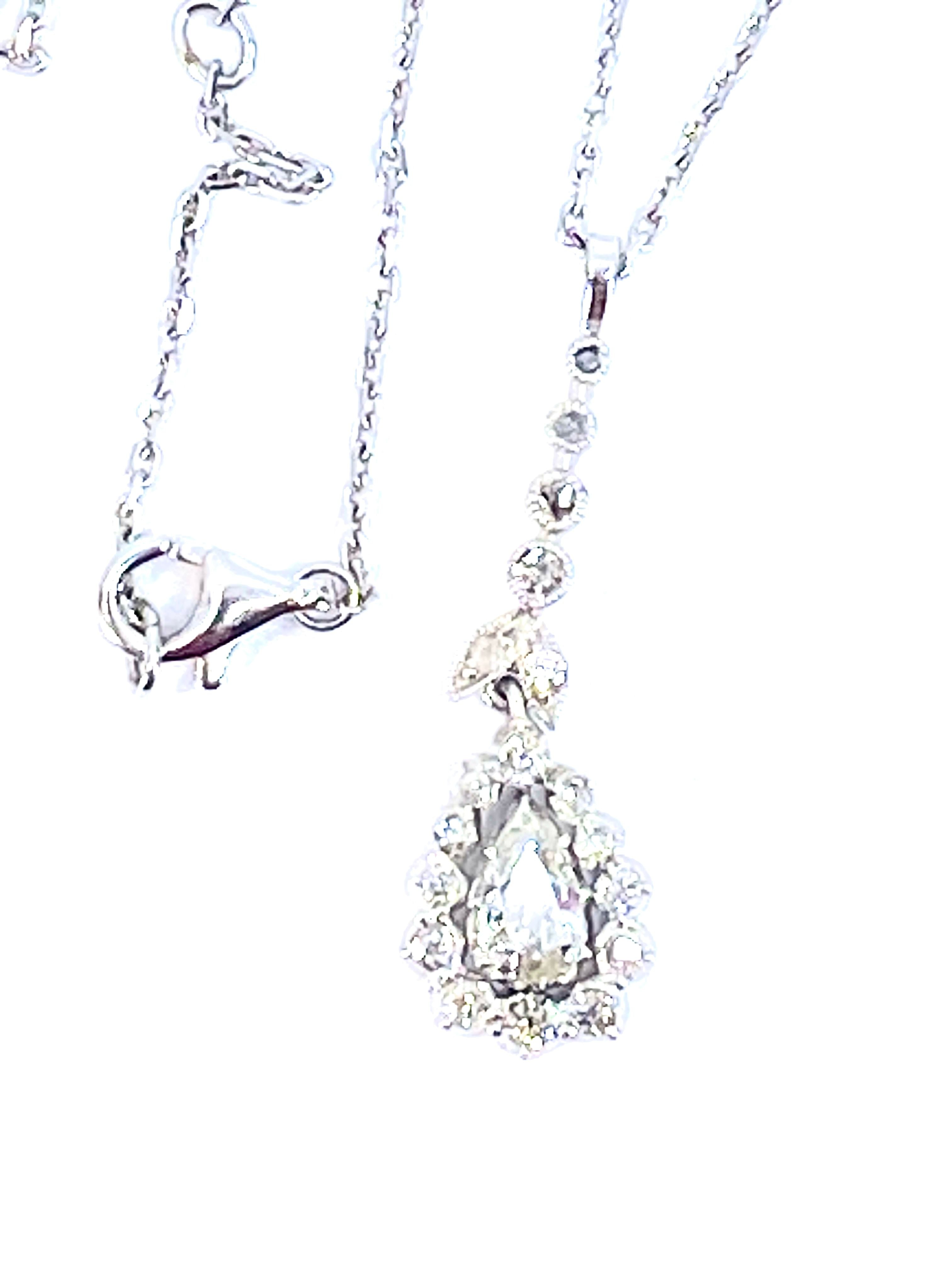 Chaine en or blanc et son pendentif diamant