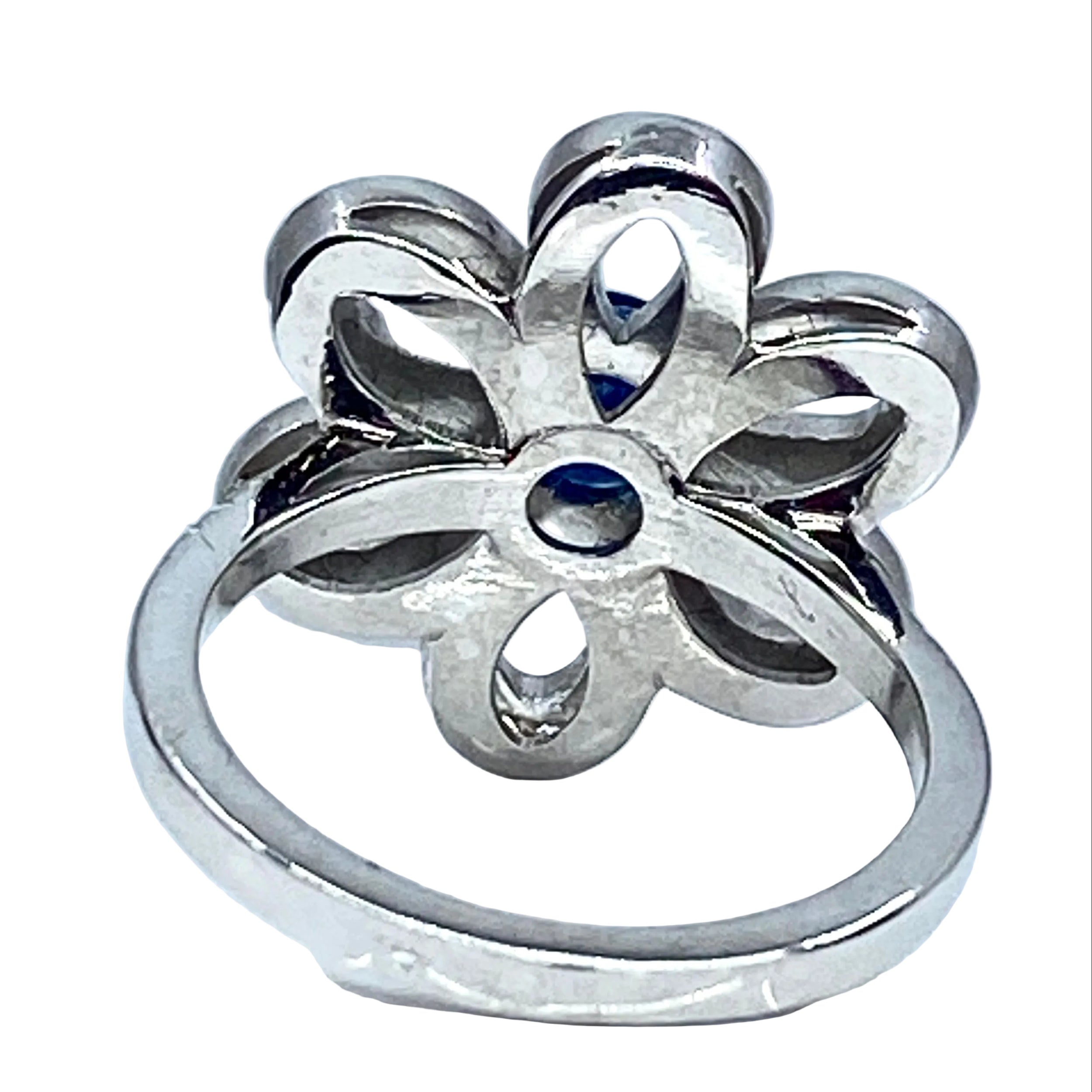Bague Marguerite en or blanc, saphir et diamants