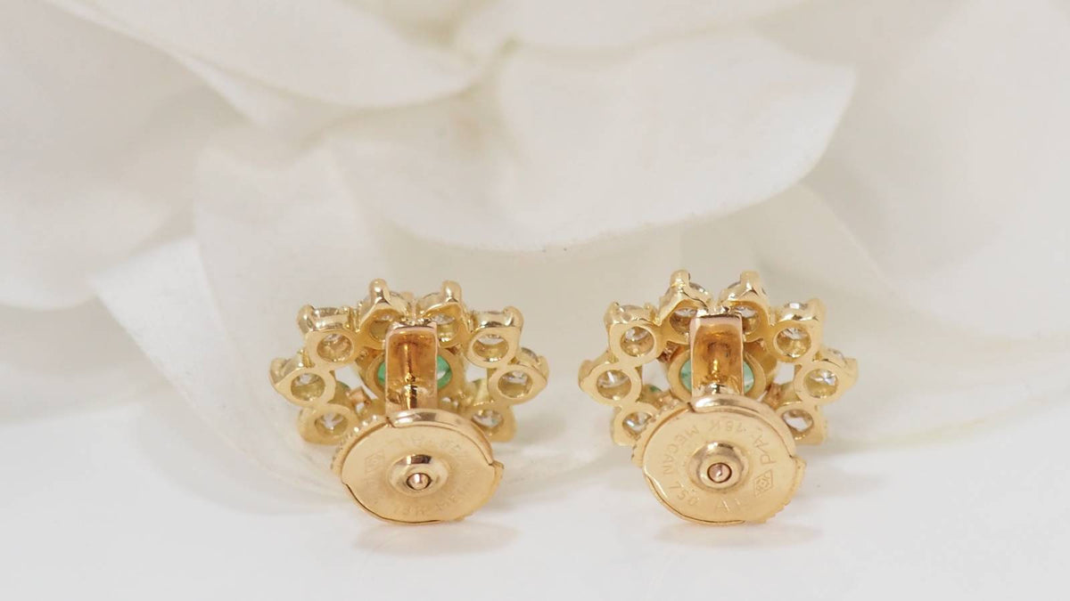 Boucles d'oreilles Puces en or jaune, Emeraudes et diamants