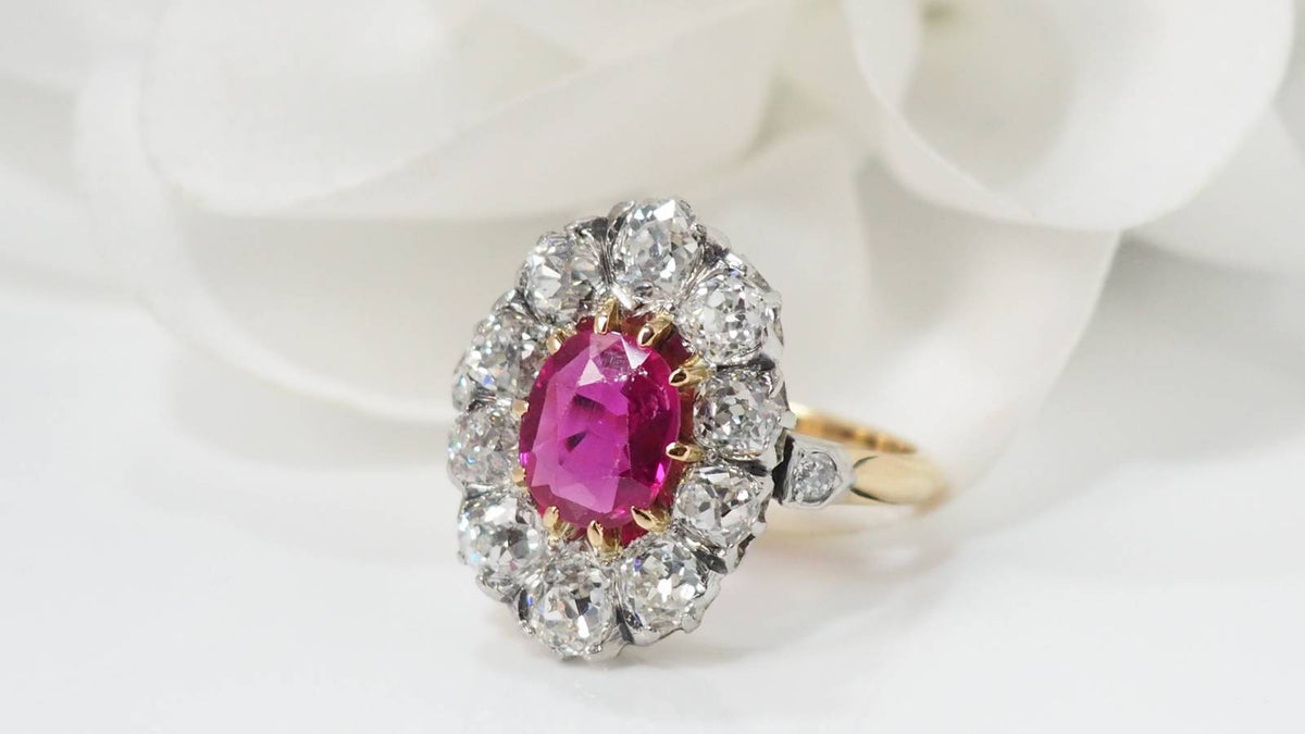 Bague Pompadour en or bicolore, rubis naturel et diamants